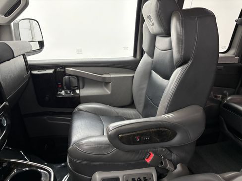 Used 2020 GMC Savana 2500 Extended w/ Enhanced Convenience Package RWD image 46
