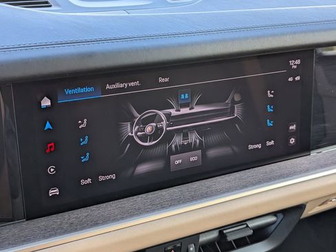 Used 2024 Porsche Cayenne image 15