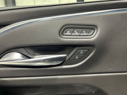 Used 2023 Cadillac Escalade ESV V AWD/4WD image 13