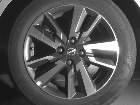 Used 2025 Nissan Versa SV image 14