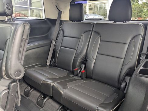 Used 2018 GMC Acadia Denali w/ Technology Package image 4