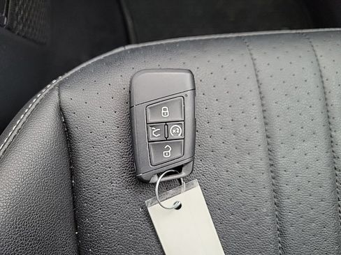 Used 2022 Volkswagen Tiguan SE AWD/4WD image 24