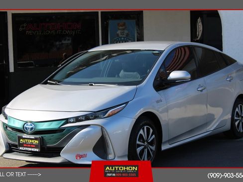 Used 2017 Toyota Prius Prime Premium w/ Preferred Accessory Package FWD image 1