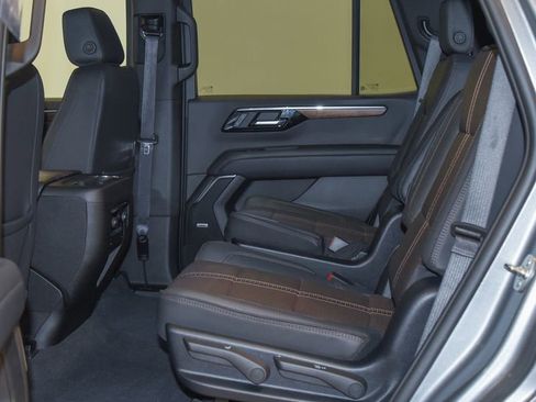 Used 2025 Chevrolet Tahoe High Country w/ Sun And Tow Package image 4