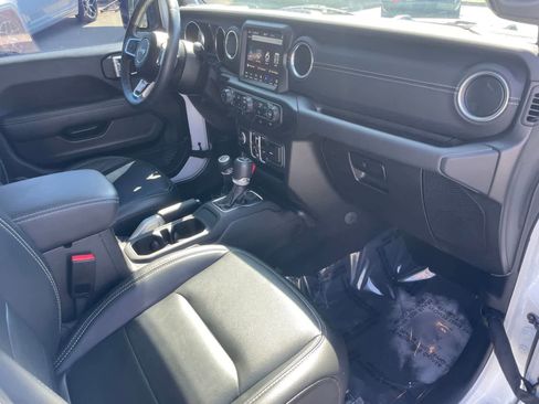 Used 2022 Jeep Wrangler Unlimited Sahara w/ Cold Weather Group AWD/4WD image 26