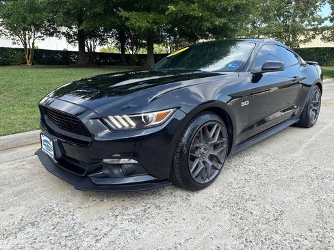 Used 2017 Ford Mustang GT Premium w/ Equipment Group 401A RWD image 4