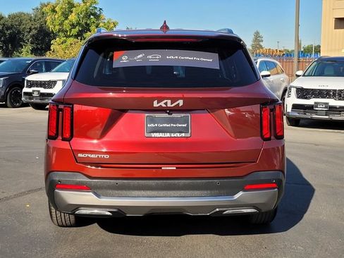 Certified 2024 Kia Sorento S FWD image 7