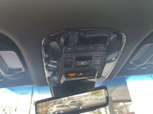 Used 2021 Toyota Venza Limited image 70