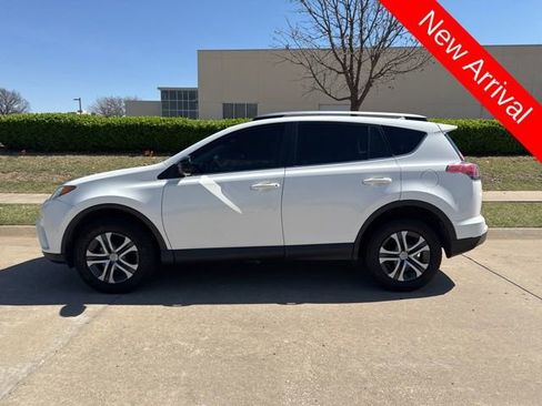 Used 2018 Toyota RAV4 LE image 7