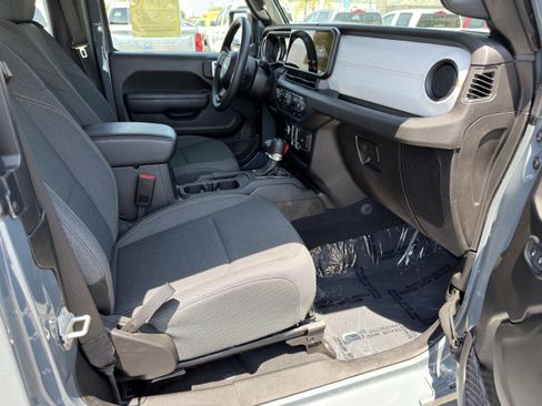 Used 2025 Jeep Wrangler Sport AWD/4WD image 10