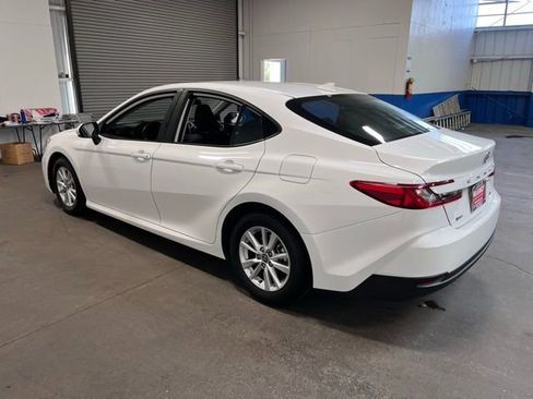 Used 2025 Toyota Camry LE image 5