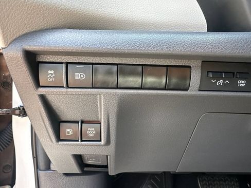 Used 2024 Toyota Sienna LE AWD/4WD image 29