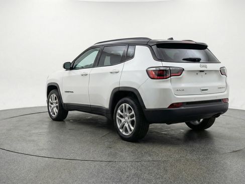 Used 2025 Jeep Compass Limited image 6