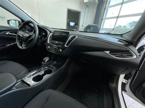 Used 2023 Chevrolet Malibu LS FWD image 28