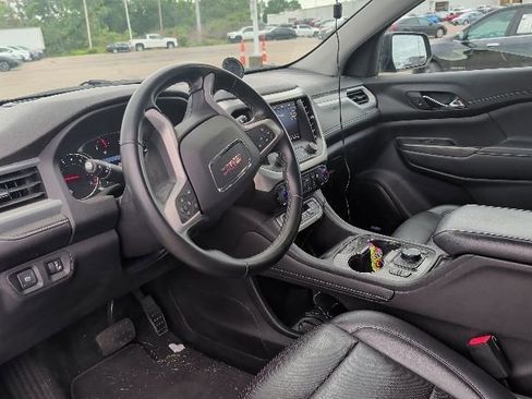 Used 2023 GMC Acadia SLT w/ Elevation Edition FWD image 3