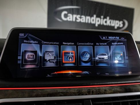 Used 2017 BMW 740i xDrive image 26