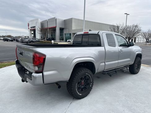 Used 2019 Toyota Tacoma SR image 10