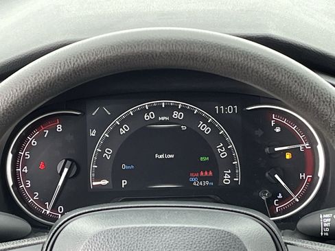 Used 2025 Toyota RAV4 XLE AWD/4WD image 13