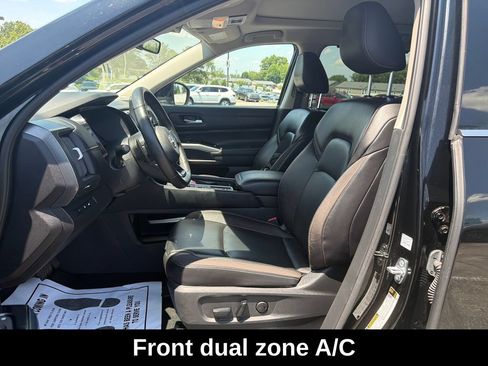 Used 2025 Nissan Pathfinder SL w/ SL Premium Package FWD image 11