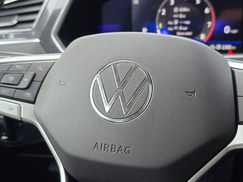 Used 2022 Volkswagen Tiguan SE AWD/4WD image 31