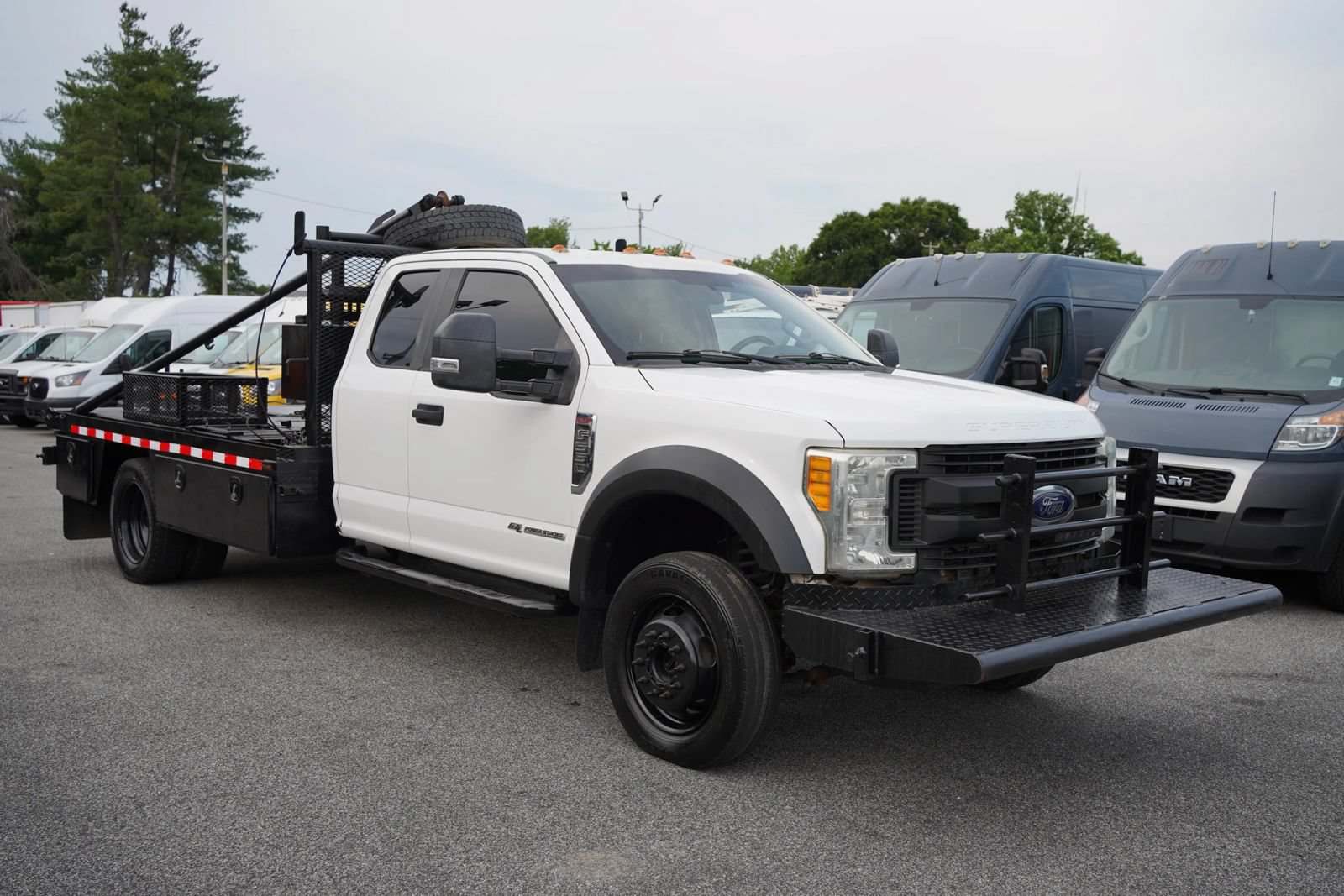 Used 2017 Ford F550 4x4 SuperCab Super Duty image 3