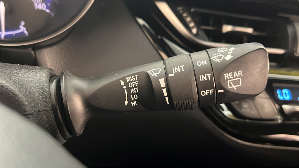 Used 2019 Toyota C-HR LE FWD image 27