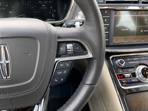 Used 2017 Lincoln Continental Premiere image 25