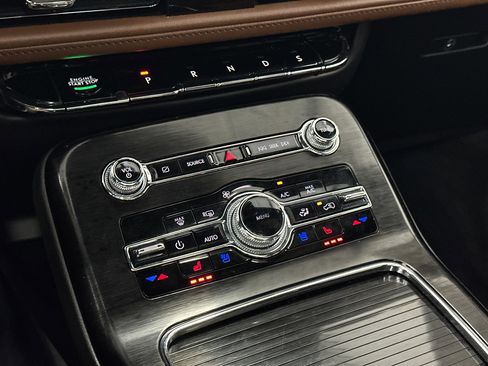 Certified 2022 Lincoln Nautilus Reserve w/ Monochromatic Package image 30