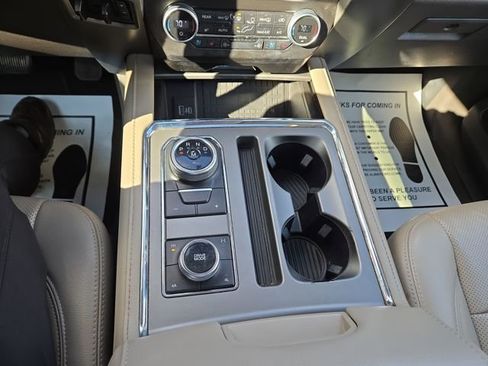 Used 2021 Ford Expedition XLT image 22