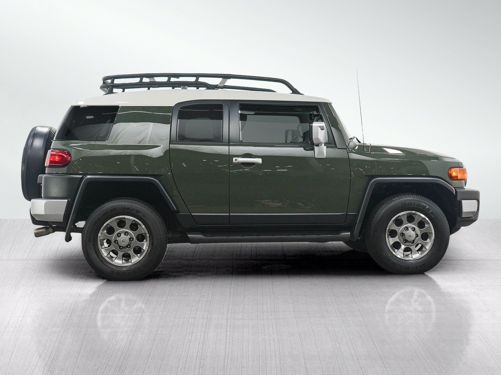 Used 2011 Toyota FJ Cruiser 4WD w/ Upgrade Pkg image 6