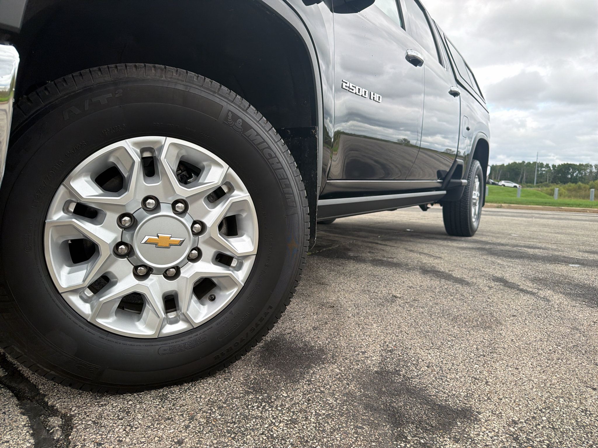Used 2023 Chevrolet Silverado 2500 LTZ w/ LTZ Convenience Package AWD/4WD image 9