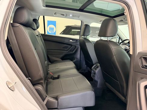 Used 2018 Volkswagen Tiguan SEL w/ 3rd Row Seat Package AWD/4WD image 29