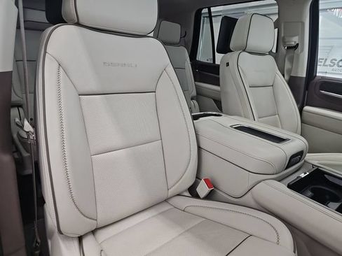 Used 2024 GMC Yukon Denali w/ Advanced Technology Package AWD/4WD image 31