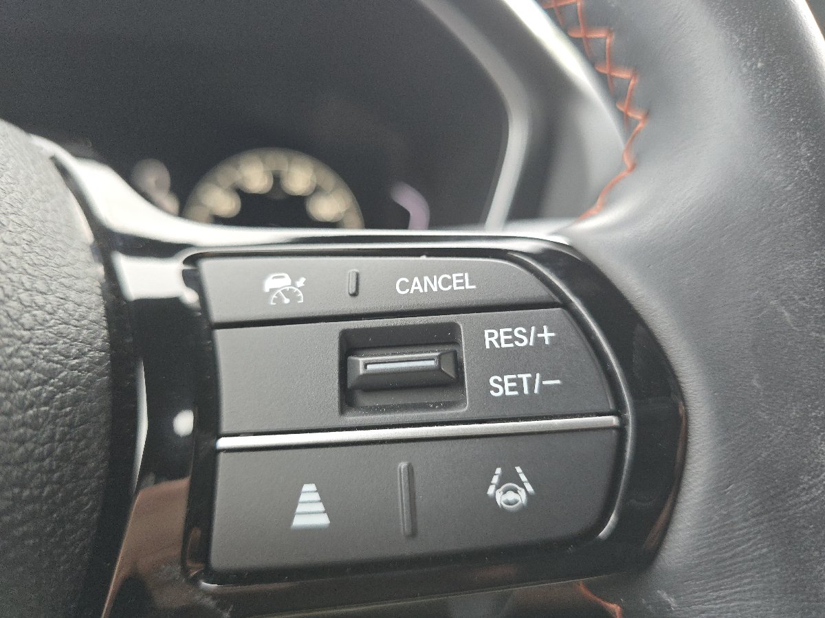 Used 2025 Honda Pilot Sport image 11