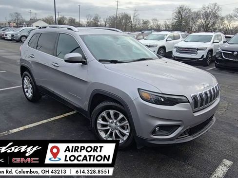 Used 2019 Jeep Cherokee Latitude w/ Cold Weather Group image 2