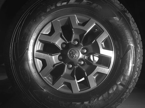 Used 2017 Toyota Tacoma TRD Off-Road w/ Tow Package (A/T) AWD/4WD image 9