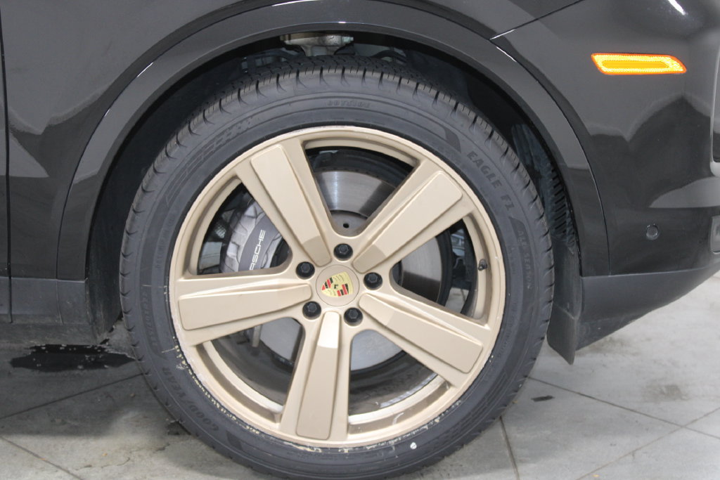 Used 2024 Porsche Cayenne Coupe AWD/4WD image 12