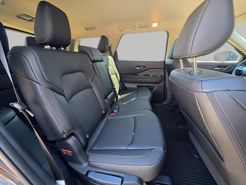 New 2026 Nissan Pathfinder SL image 10