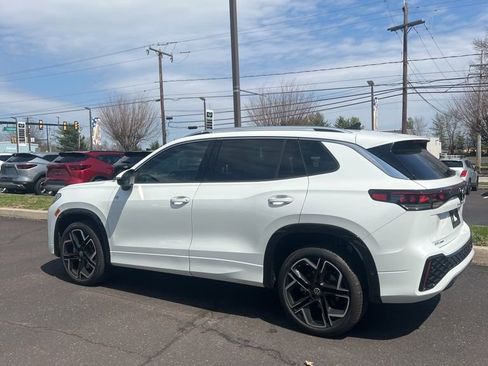 Used 2026 Volkswagen Tiguan SEL R-Line image 5