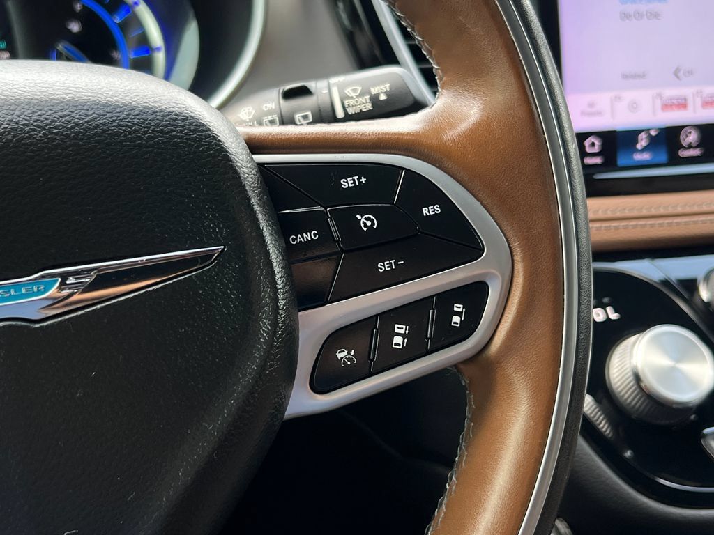 Used 2021 Chrysler Pacifica Limited w/ Uconnect Theater Family Group FWD image 39