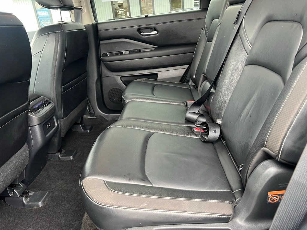 Used 2023 Nissan Pathfinder SL w/ Cargo Package AWD/4WD image 15