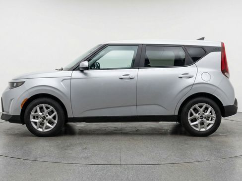 Used 2025 Kia Soul LX w/ LX Technology Package image 5