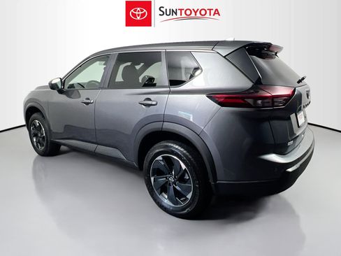 Used 2024 Nissan Rogue SV image 6