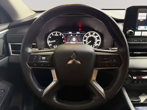 Used 2022 Mitsubishi Outlander SE AWD/4WD image 13