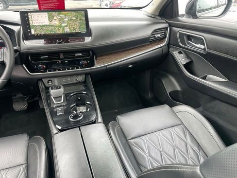 Certified 2024 Nissan Rogue Platinum AWD/4WD image 19