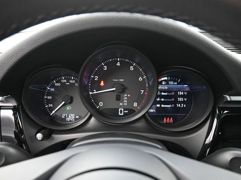 Certified 2023 Porsche Macan AWD/4WD image 12