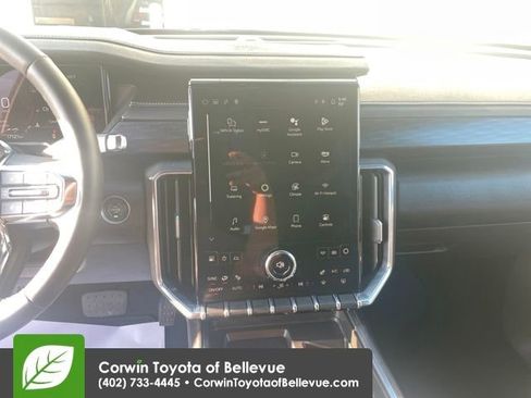 Used 2025 GMC Acadia Elevation image 17