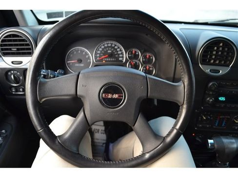 Used 2007 GMC Envoy SLE image 12