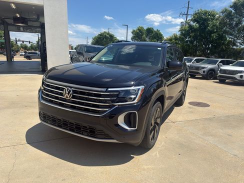 New 2026 Volkswagen Atlas SE FWD image 1
