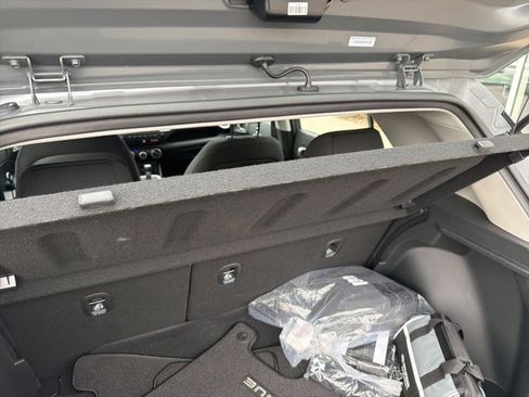 Certified 2025 Hyundai Venue SE image 38